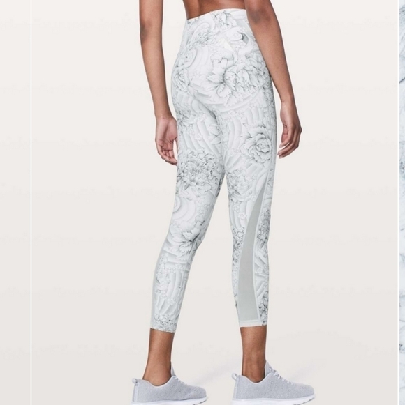 Lululemon Train Times 7/8 Pant in Twine White Multi / White 2 Full-on Luxtreme - Picture 3 of 10